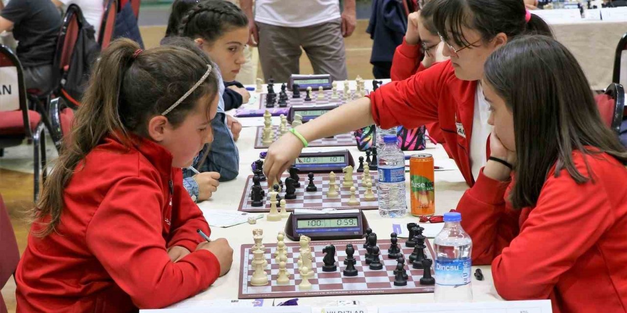 Manisa’da yapılan okul sporları satranç grup finalleri sona erdi