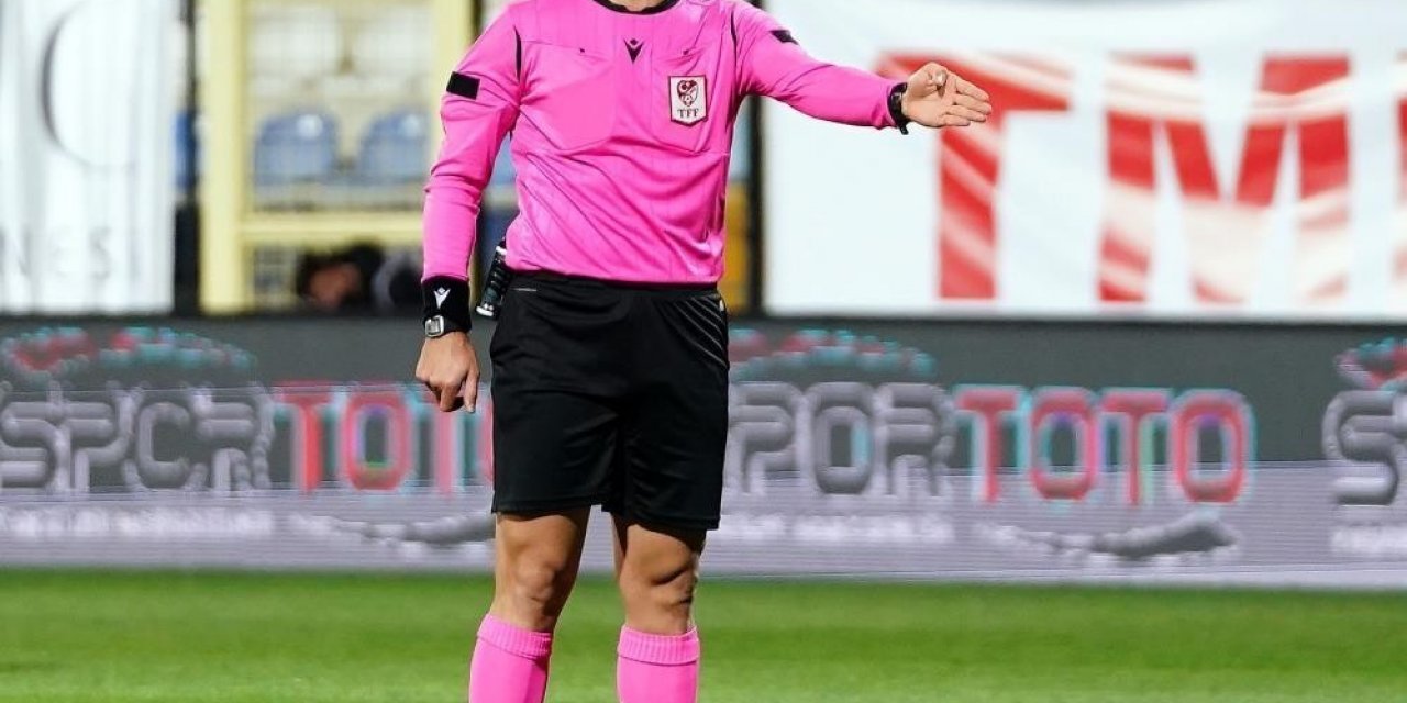 Sivasspor - Fenerbahçe maçında hakem Atilla Karaoğlan düdük çalacak