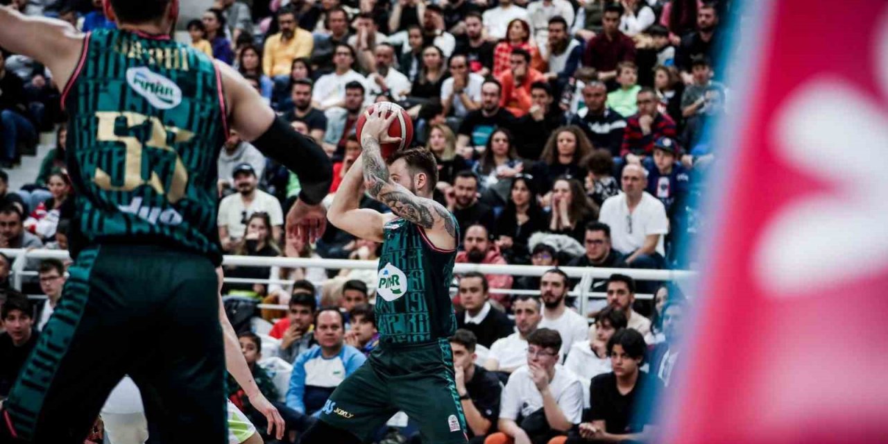 Pınar Karşıyaka, deplasmanda zorlanıyor