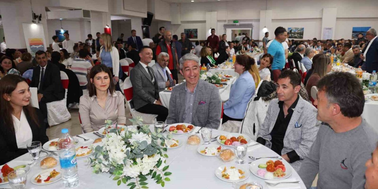 Marmaris Belediyesi çalışanları dayanışma yemeğinde buluştu