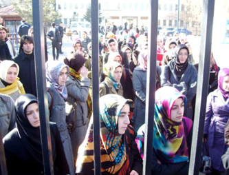 Üniversiteler kaldırdı AÖF ise direniyor!