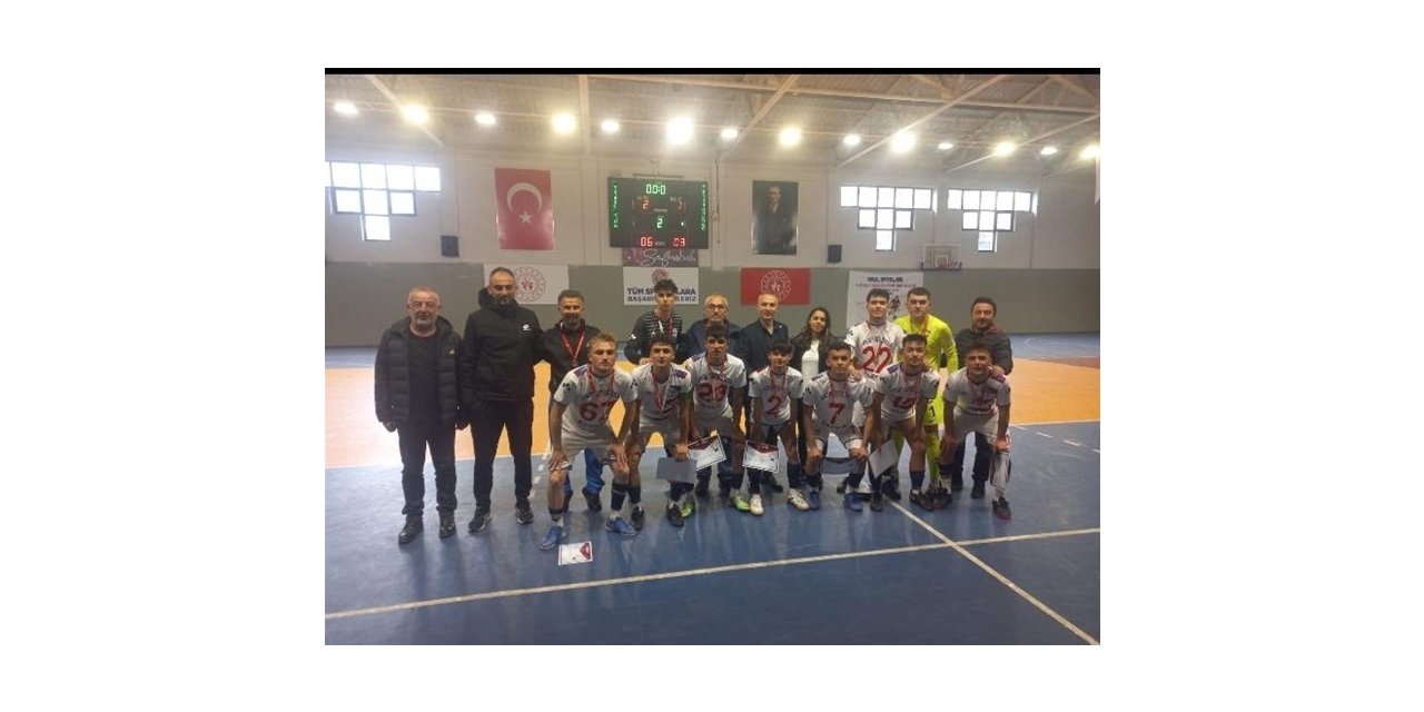 Düzcespor Lisesi gruptan birinci çıktı