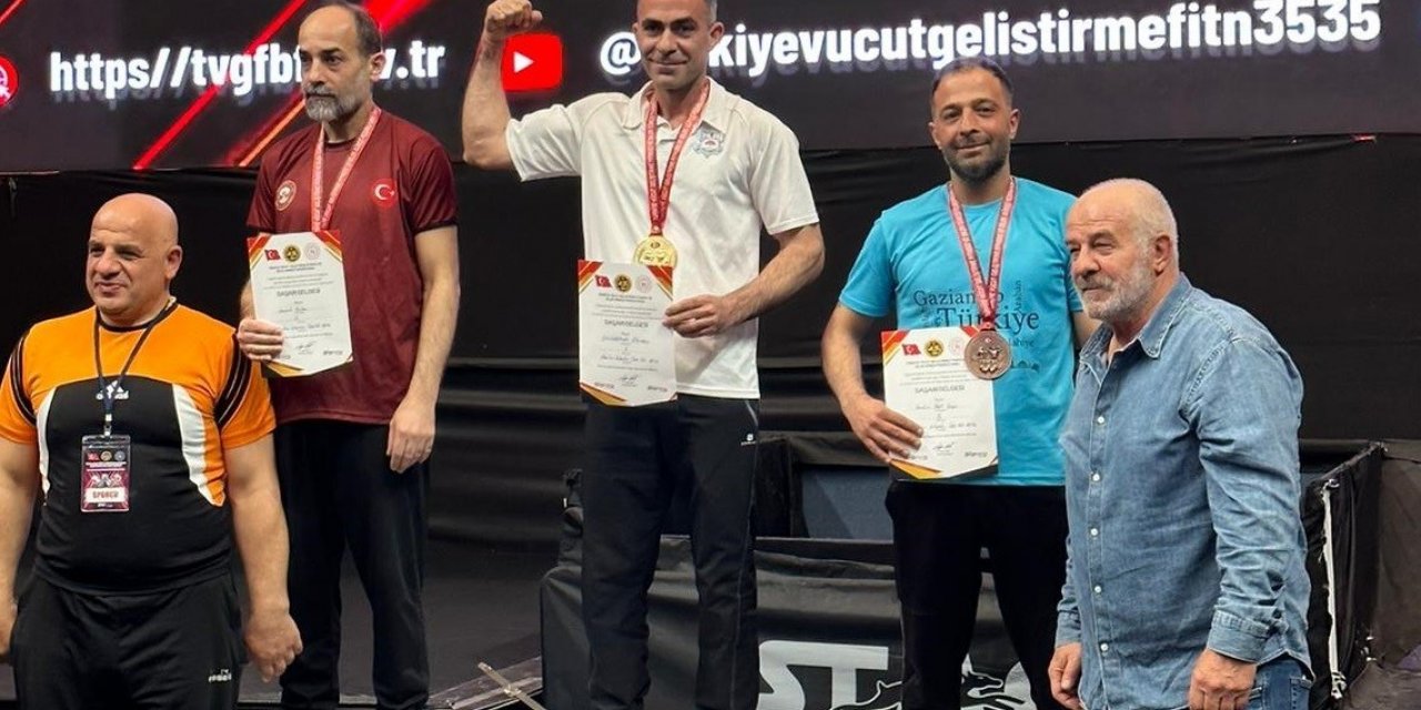 Yalova Belediyespor bilek güreşçileri Milli Takıma seçildi