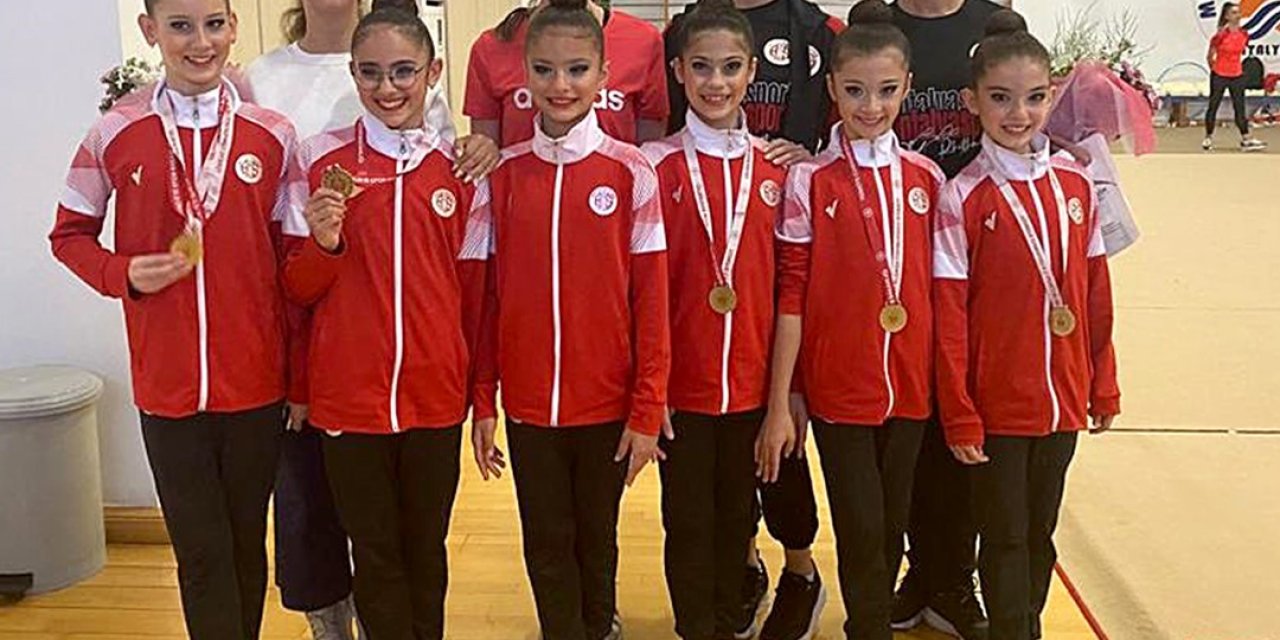 Antalyaspor’un cimnastikçileri kupaya uzandı