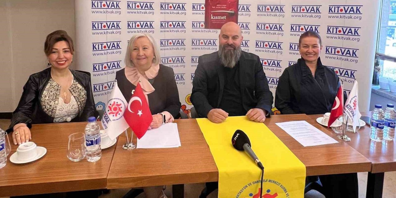 Şarkılarını kanser hastası çocuklara bağışladılar