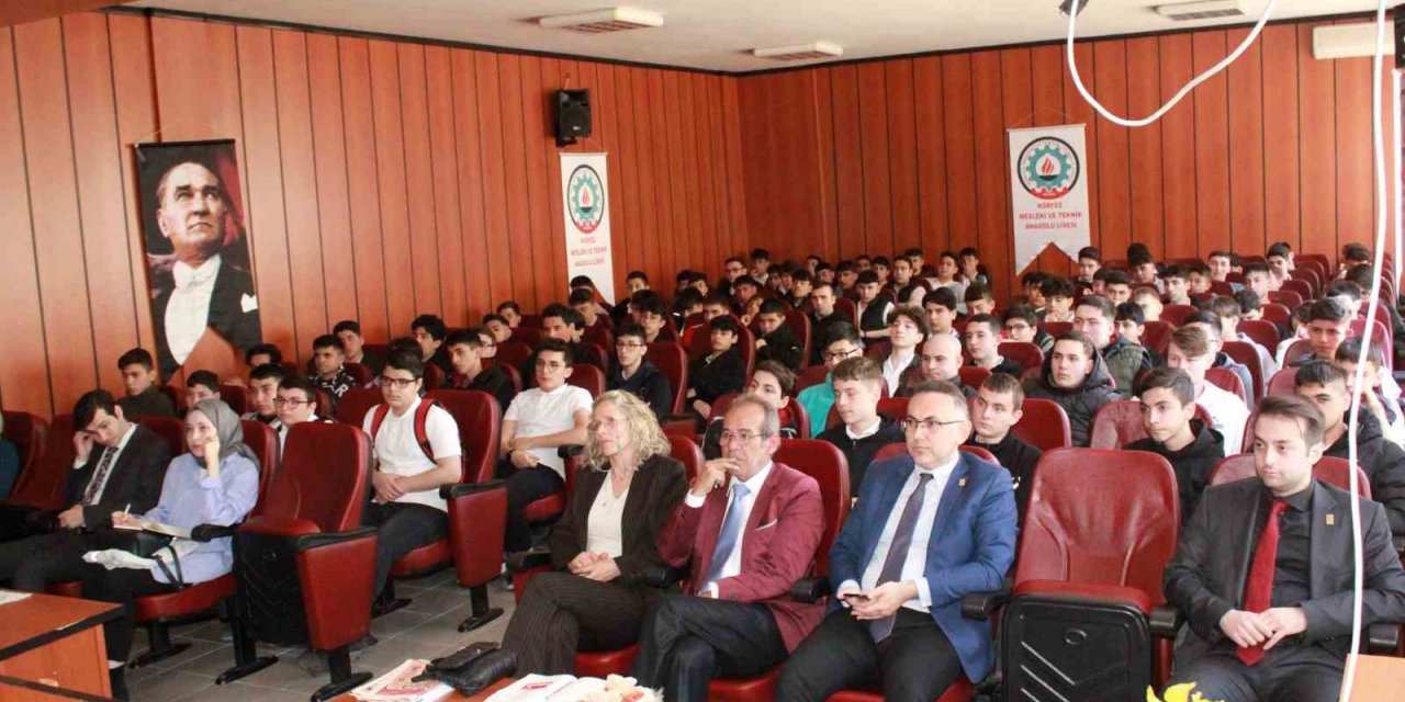 Gençlerle kariyer günleri etkinliğinde bir araya geldiler