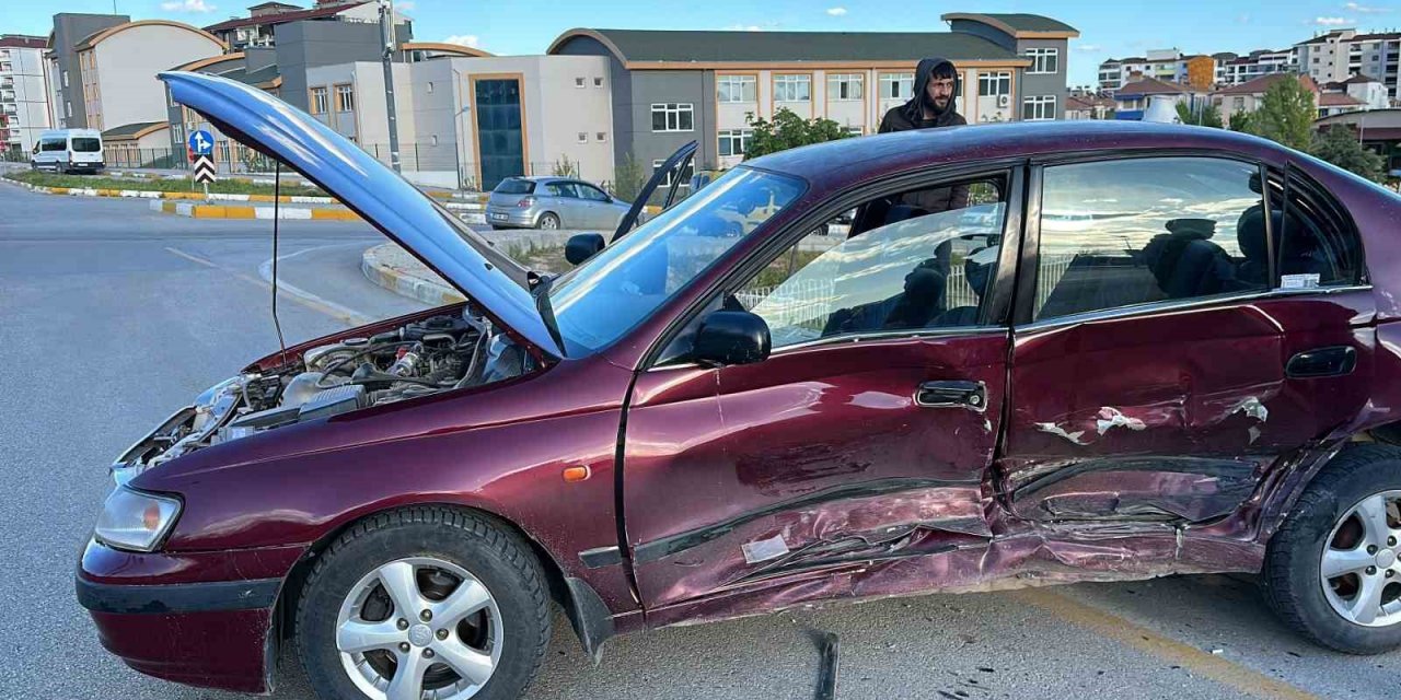 Elazığ’da zincirleme trafik kazası: 3 yaralı