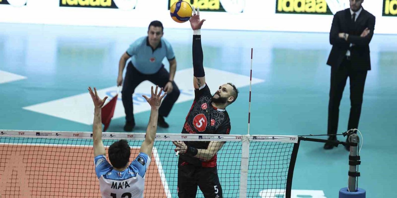 AXA Sigorta Efeler Ligi: Halkbank: 3 - Ziraat Bankkart: 1