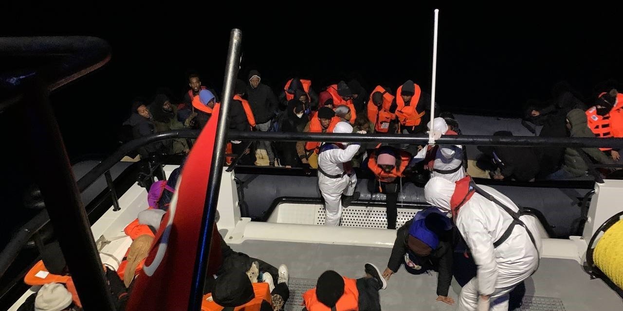 Ayvacık açıklarında 50 kaçak göçmen yakalandı