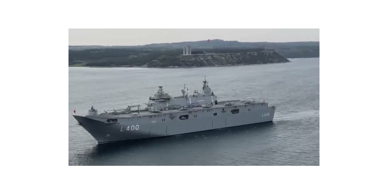 ‘TCG Anadolu’  Şehitler Abidesi’ni selamladı