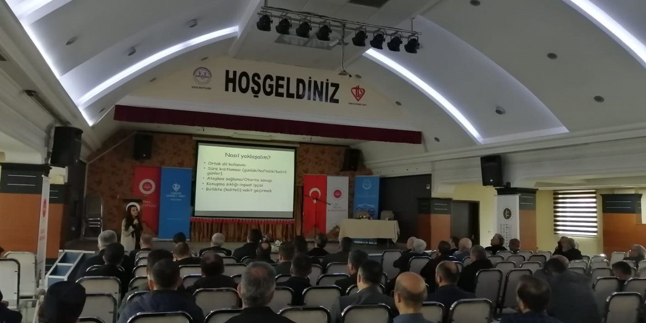 Teknolojinin bilinçli kullanılması anlatıldı