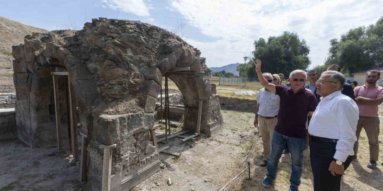 Başkan Büyükkılıç, Kayseri’deki ’Saklı Tarih’i insanlığa kazandırdı