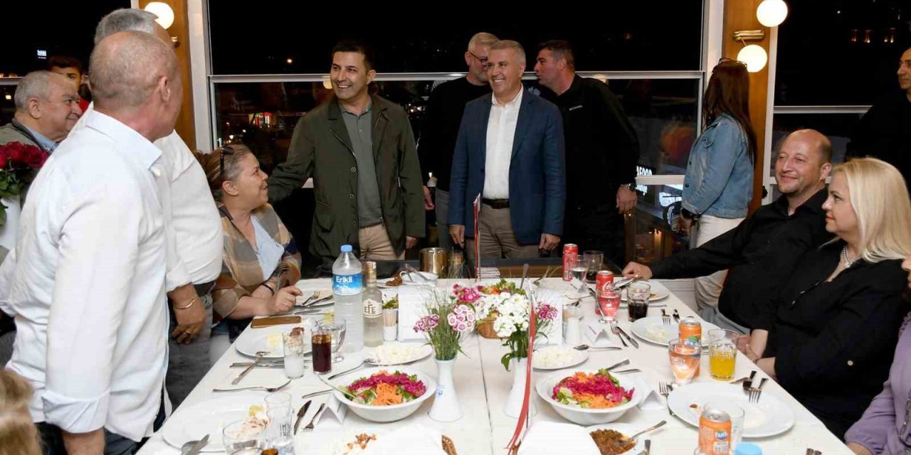 Kuşadası Belediyesi emekli olan çalışanlarını onurlandırdı