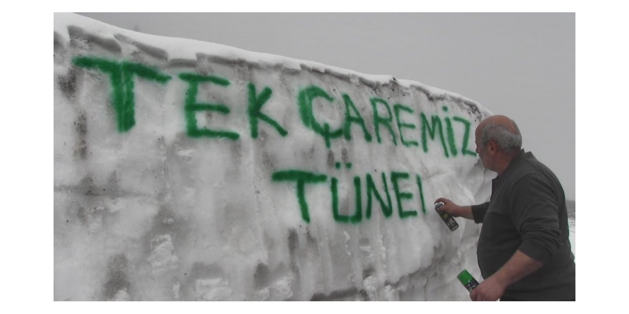 Camili köyü sakinleri AK Parti Artvin Milletvekili adayı Faruk Çelik’ten tünel istedi