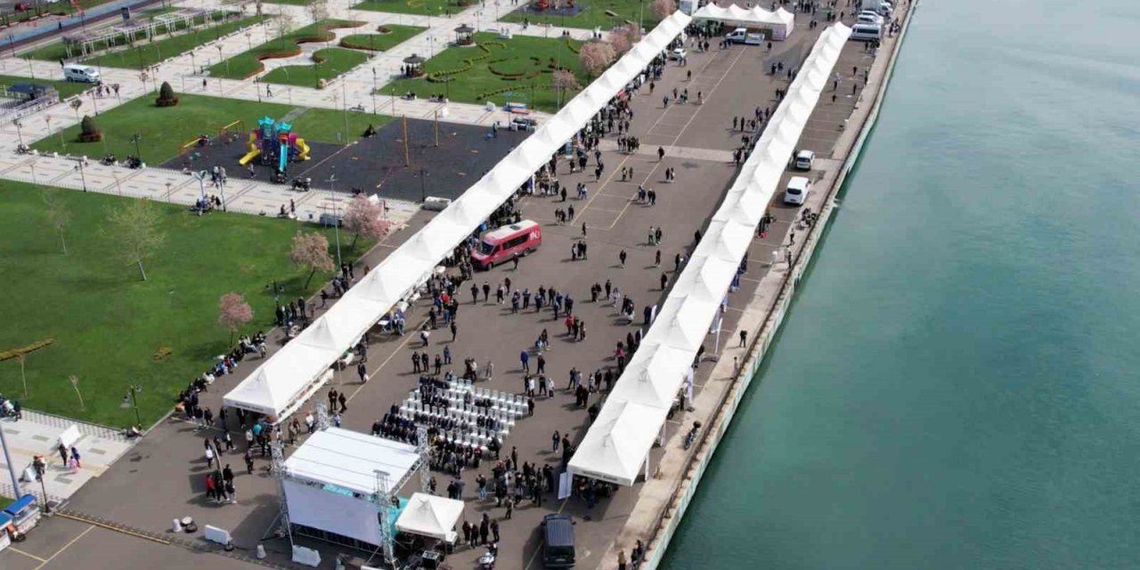 Üniversite Tanıtım Fuarı binlerce öğrenciyi ağırladı