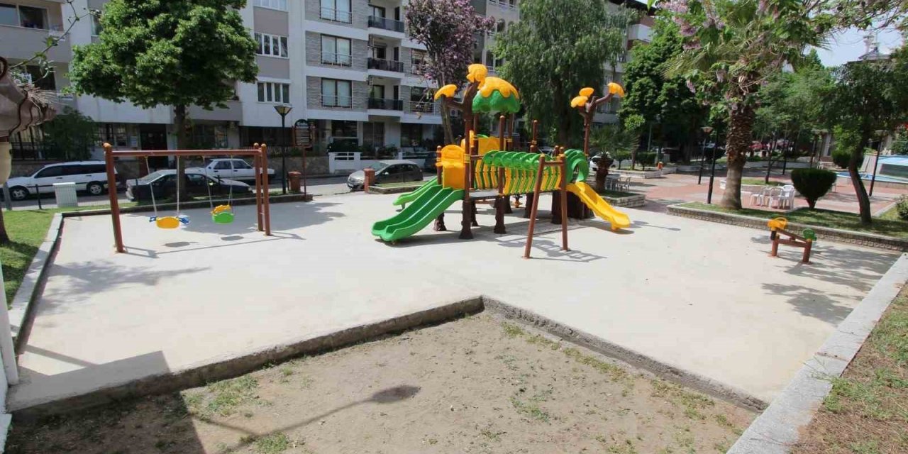 Nazilli Yunus Emre Parkı’nda oyun grupları yenilendi