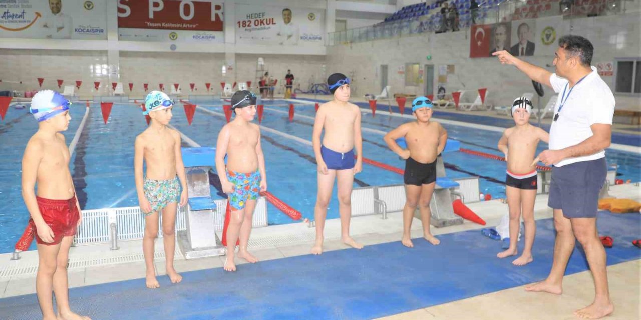 Yüreğir Belediyesi yüzme kursları ilgi görüyor