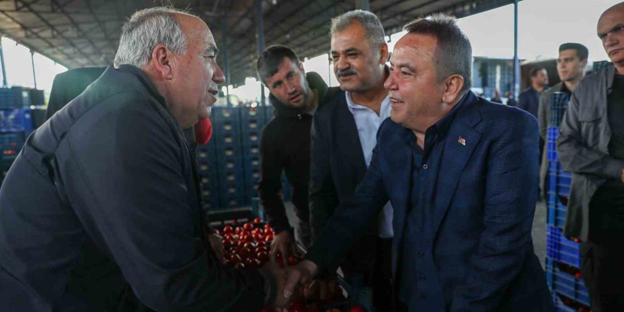 Başkan Böcek" Hal esnafının problemlerinin çözümünde yanlarındayım"