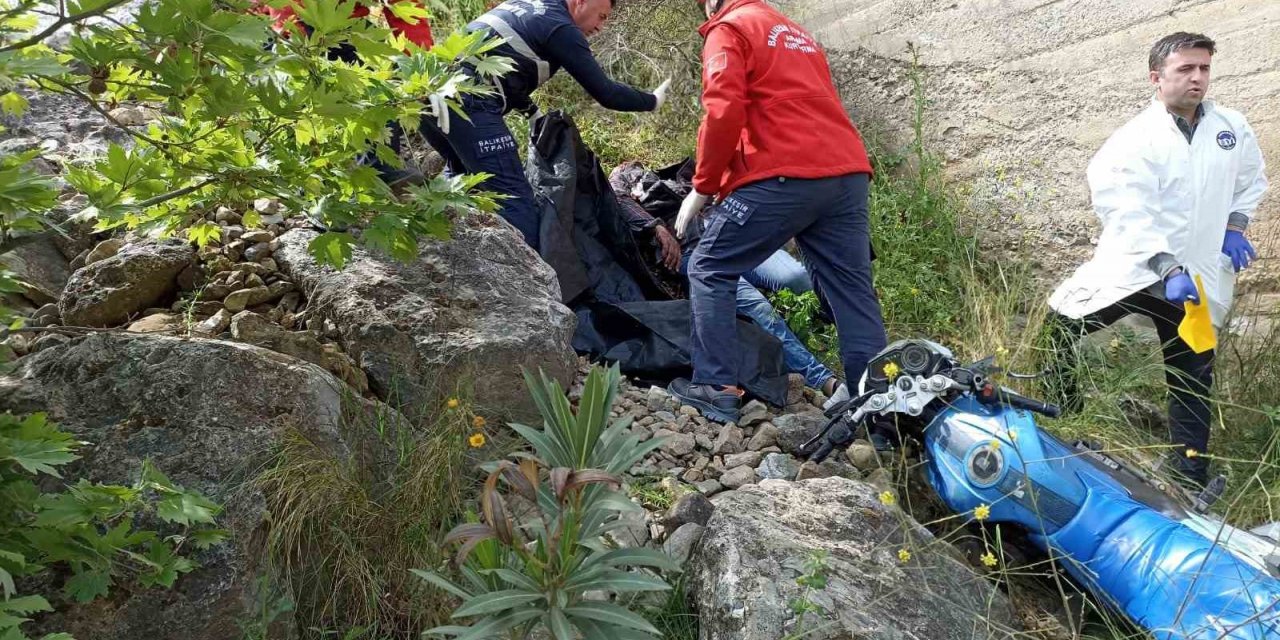 Burhaniye’de köprüden düşen motosikletli hayatını kaybetti