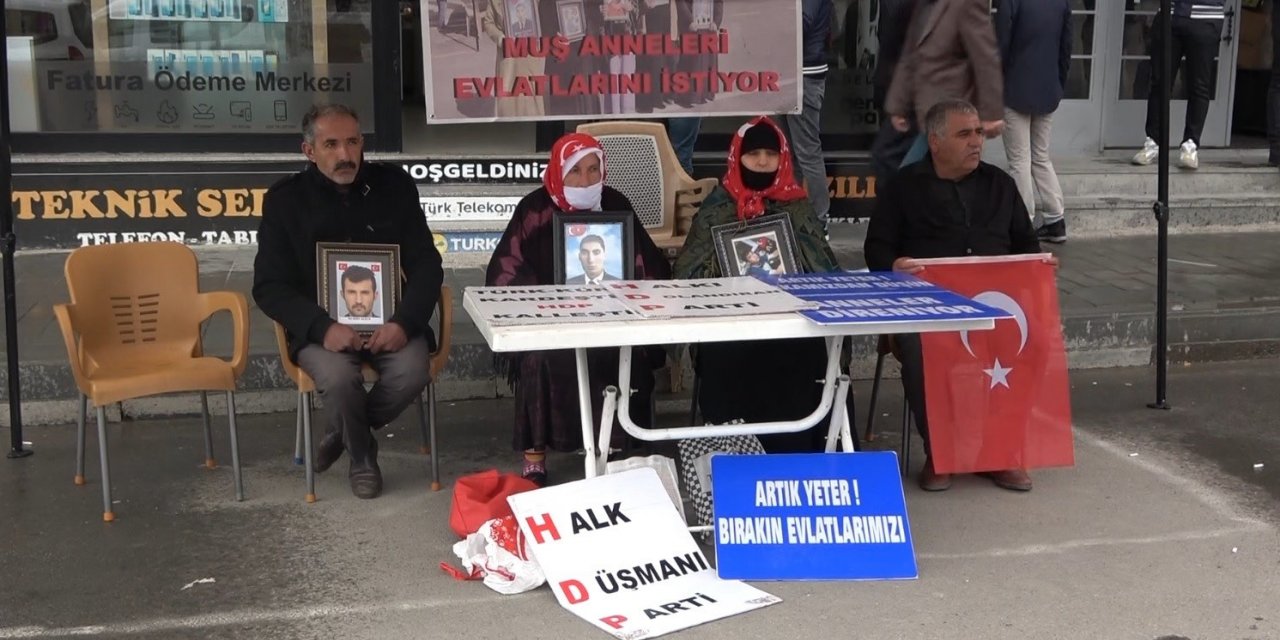 Muşlu aileler evlat nöbetine devam etti