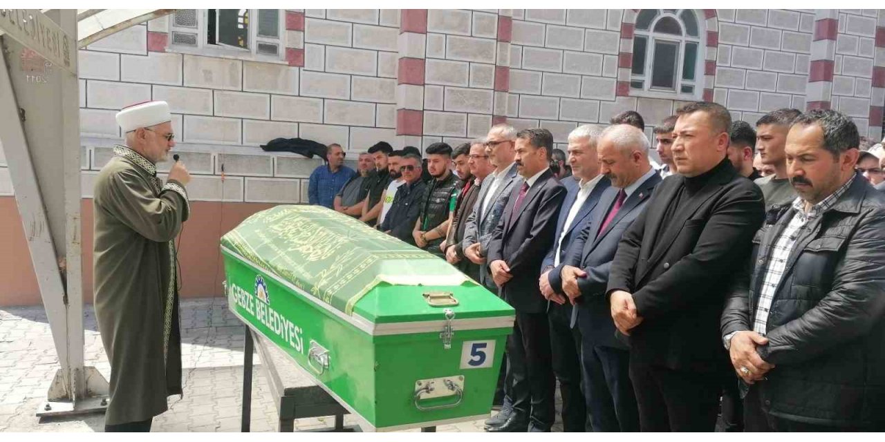 Kendisini kargocu olarak tanıtan şüpheli tarafından öldürülmüştü, defnedildi