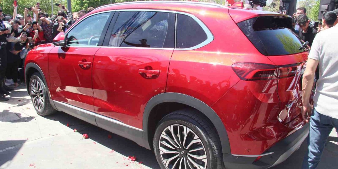 TOGG ilk kez Gazianteplilerle buluştu, yoğun ilgi nedeniyle ilerleyemedi