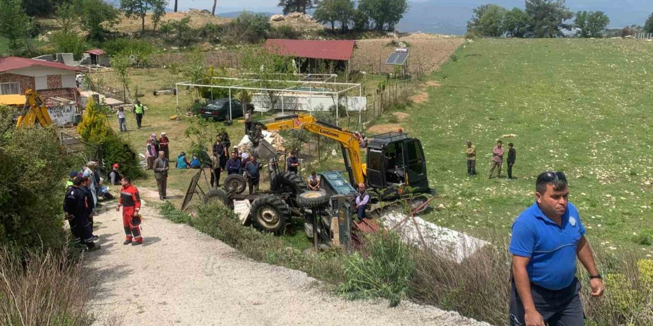 Traktörün altında kalarak can verdi