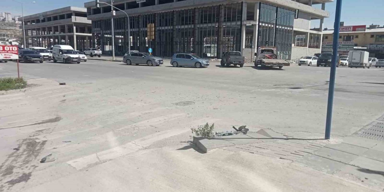 Ankara’da 2 otomobilin karıştığı kazada biri ağır 2 yaralı