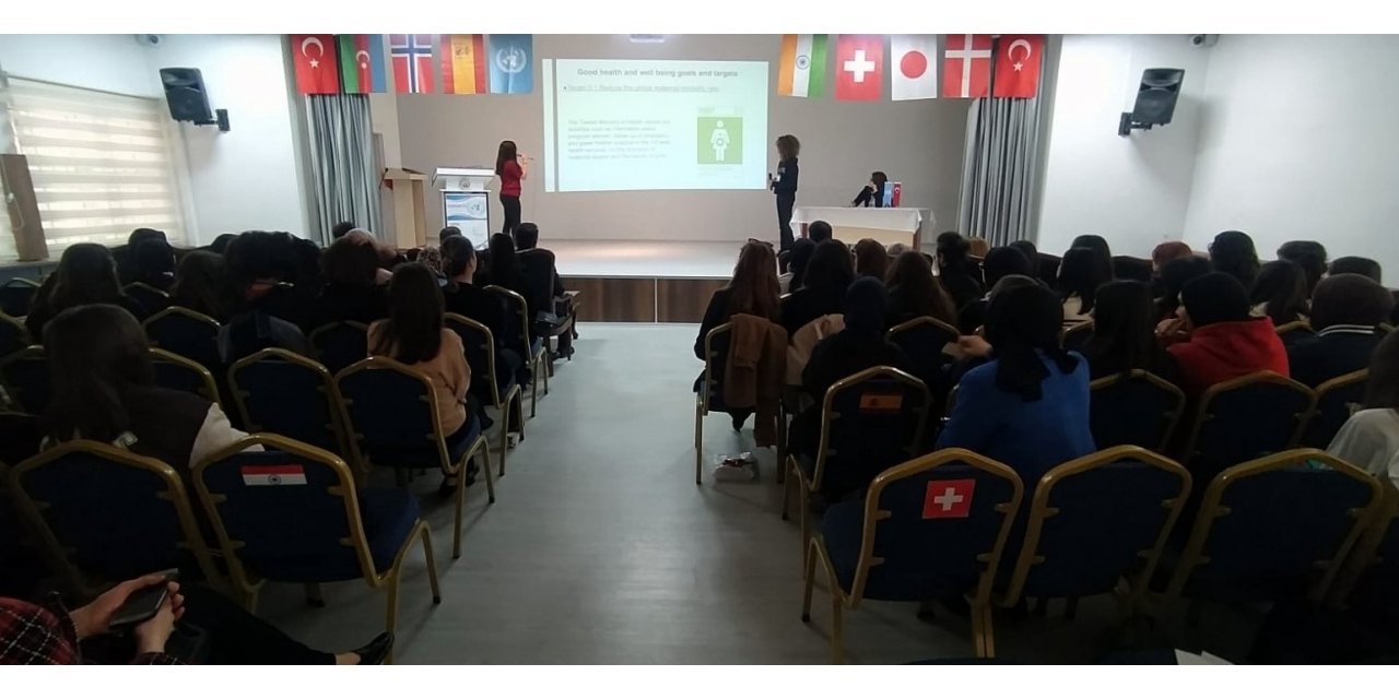 Öğrenciler Model Birleşmiş Milletler projesinde bir araya geldi