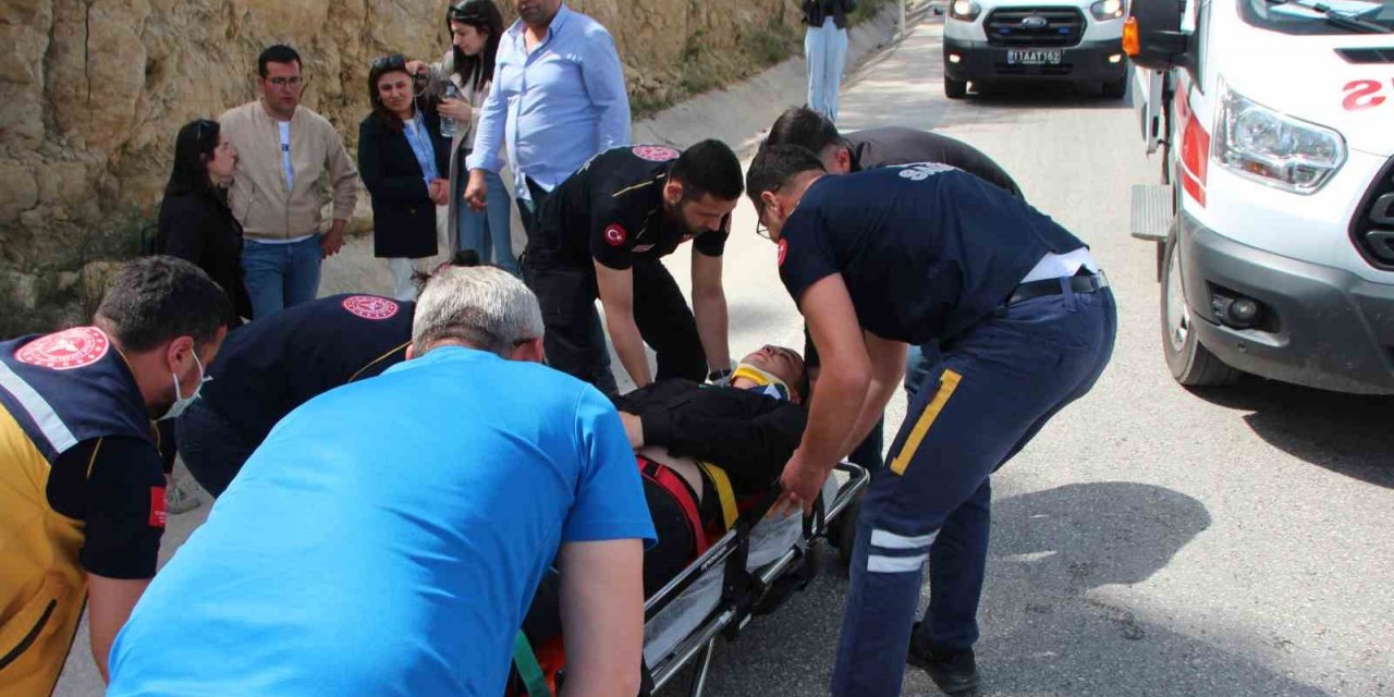 Yemin töreni sonrası trafik kazasına karıştı, olay yerine gelen annesi fenalık geçirdi