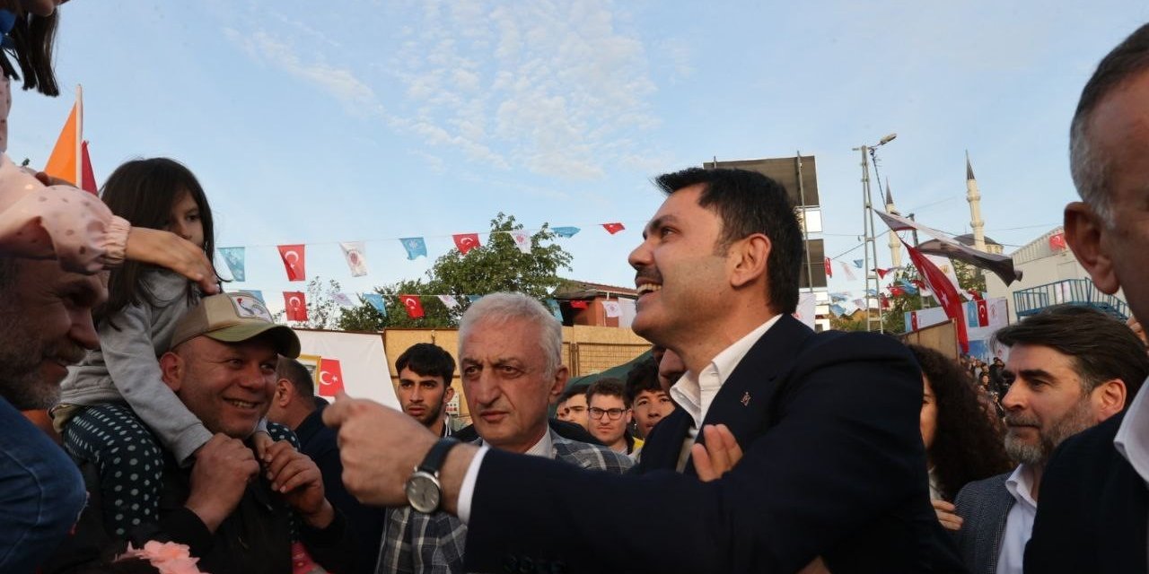Bakan Kurum, Ümraniye’de ‘Temel Atma ve Komşu Finans Evleri Anahtar Teslim Töreni’ne katıldı