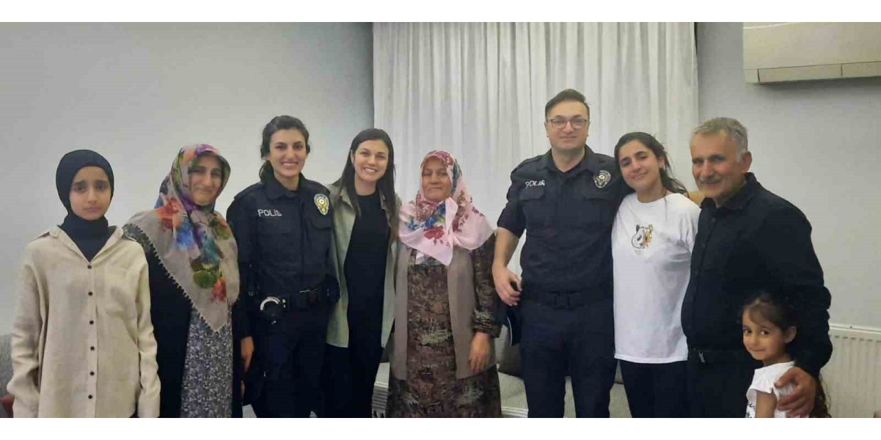 İzmir polisinden duygulandıran doğum günü sürprizi