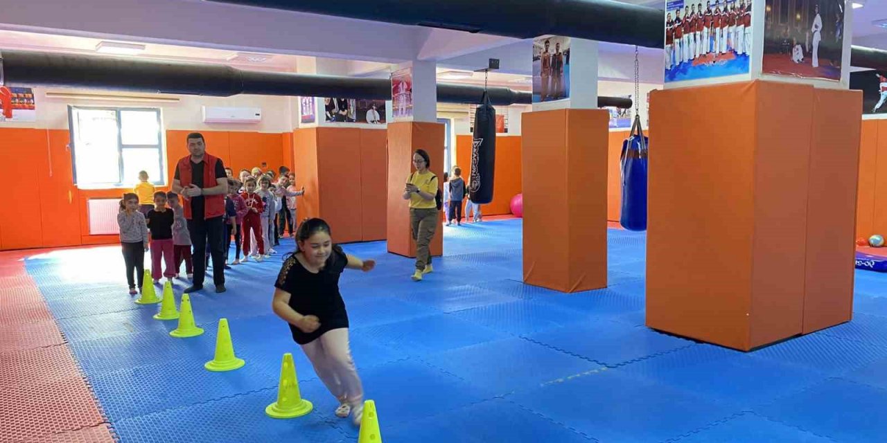 İlkokul öğrencileri gençlik merkezini çok sevdi