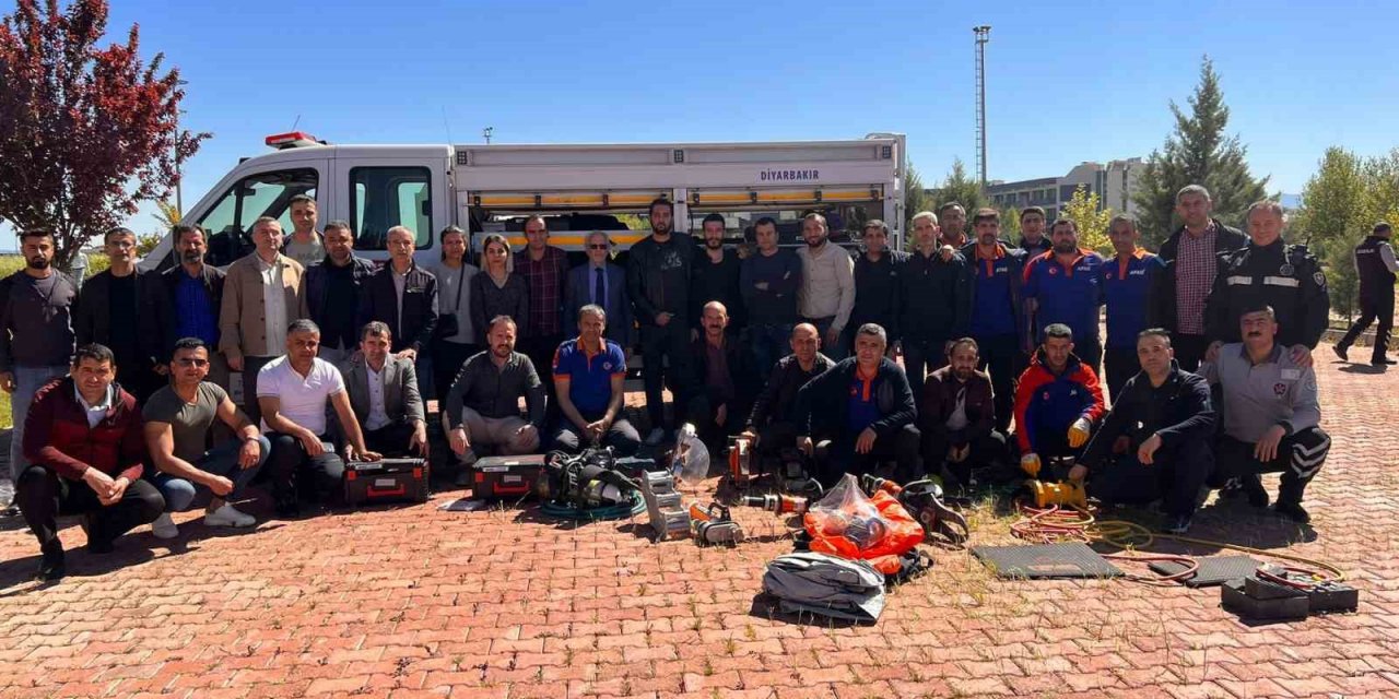 Dicle Üniversitesi personeline afet eğitimi verildi