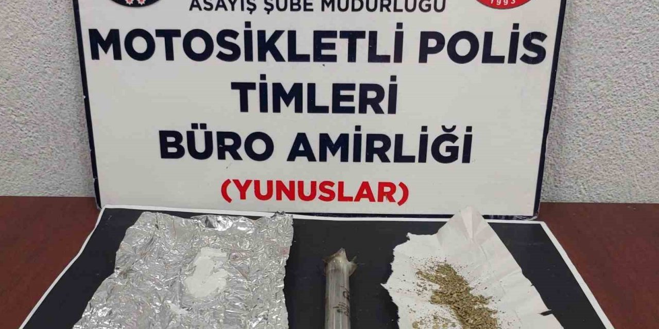 Kütahya’da Yunus Timleri bir kişinin üzerinde uyuşturucu ele geçirdi