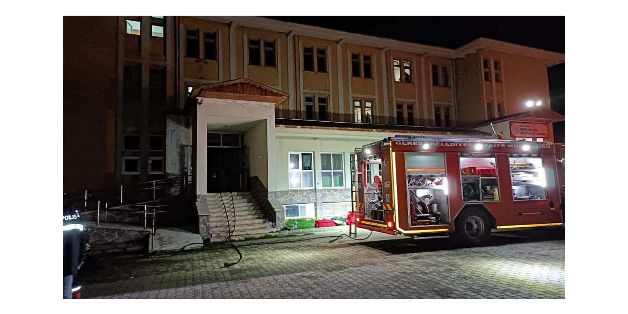 70 öğrencinin kaldığı yurtta yangın çıktı, öğrenciler geceyi okulda geçirdi
