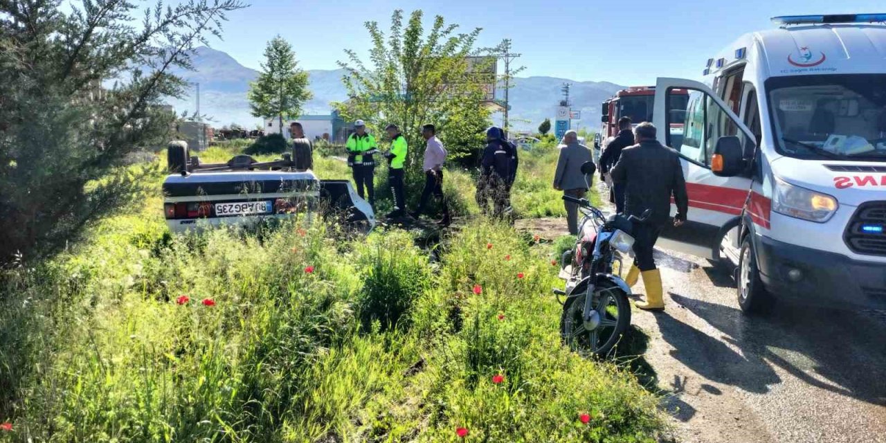 Takla atıp ters dönen araçtan sağ çıktılar
