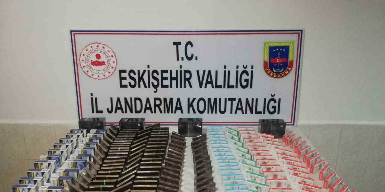 Şüpheli şahsın aracında 227 paket kaçak sigara bulundu
