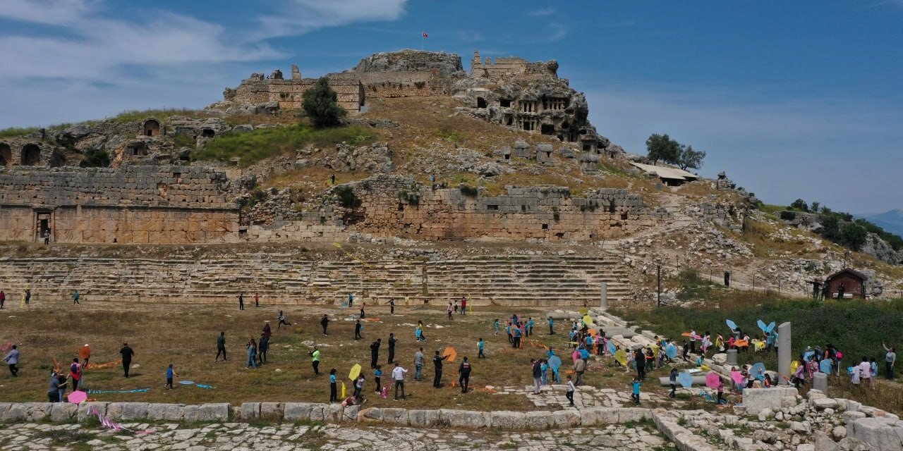 Yüzlerce Uçurtma Tlos Antik Kenti’nde Uçtu