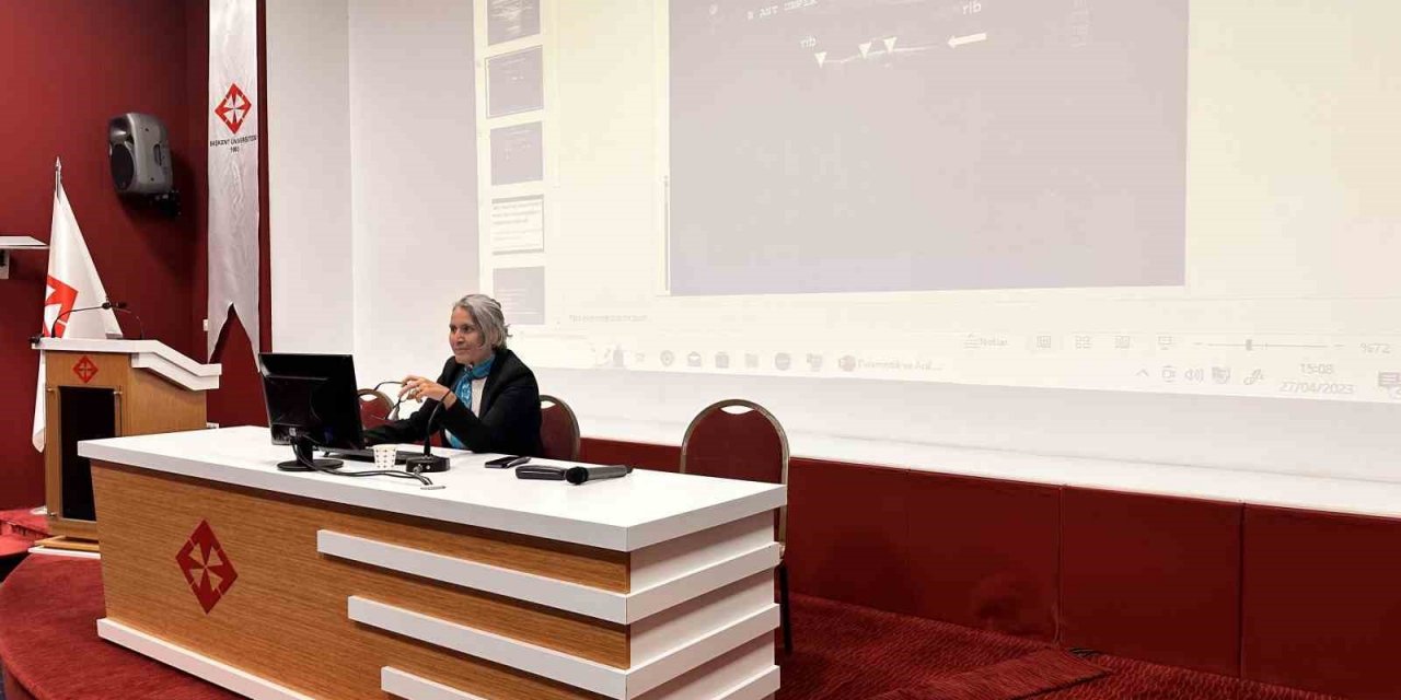 Paramedik öğrencilerine eğitim verildi