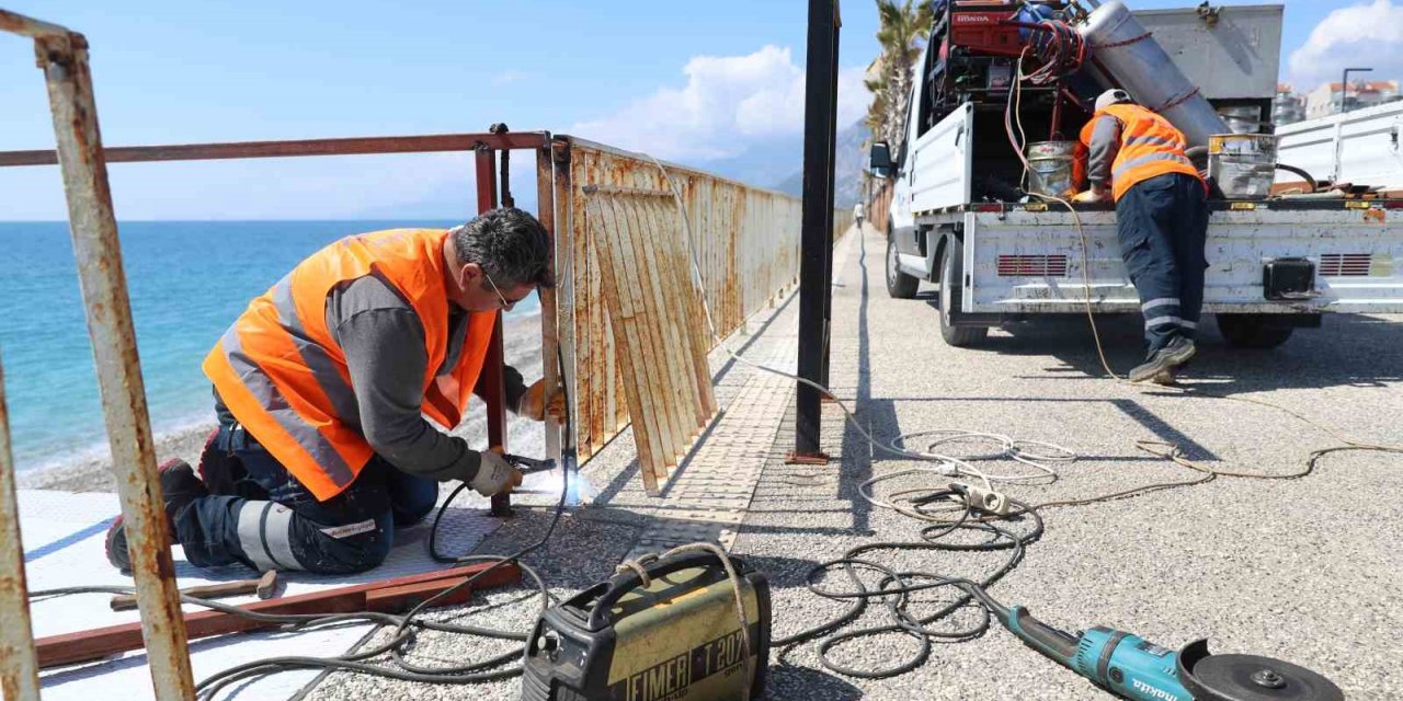 Konyaaltı Sahili’ndeki hazırlıklar sona yaklaştı