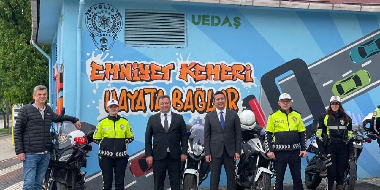 UEDAŞ’ın renklendirdiği 66. trafo, emniyet kemeri için uyardı