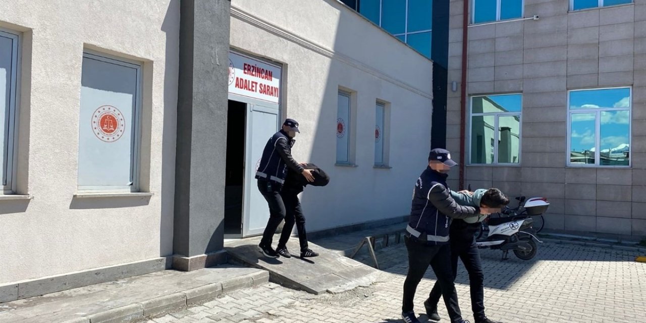 Erzincan’da 2 kaçak göçmen yakalandı, 2 kişi tutuklandı