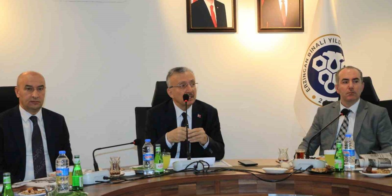 Rektör Prof. Dr. Levent, gazetecilerle bir araya geldi