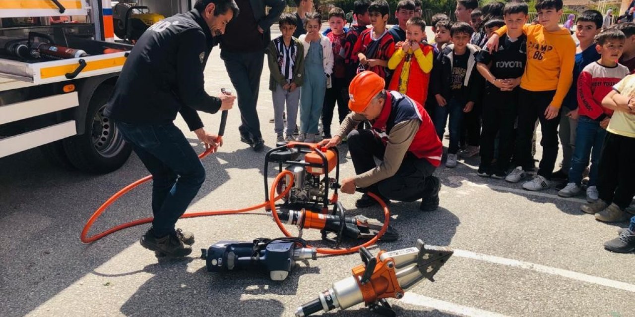 Afet farkındalık eğitimleri devam ediyor