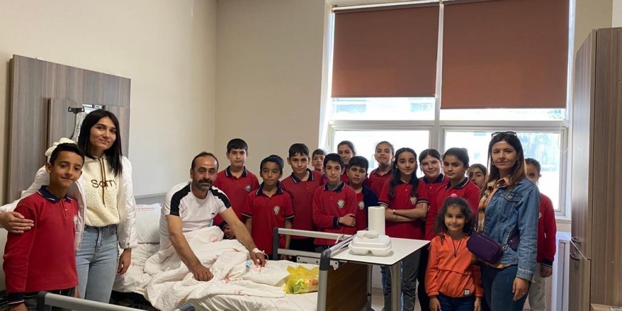 Gercüş’te öğrenciler hastaları ziyaret etti