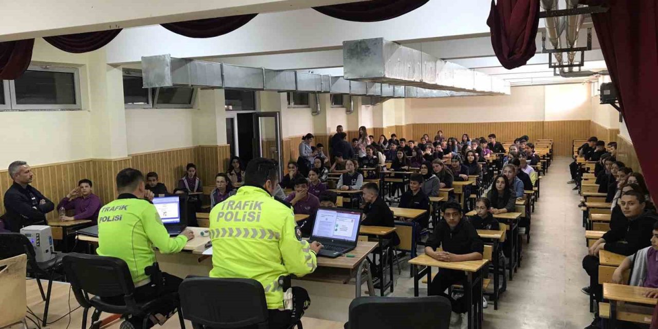 Dinar’da öğrencilere trafik eğitimi verildi