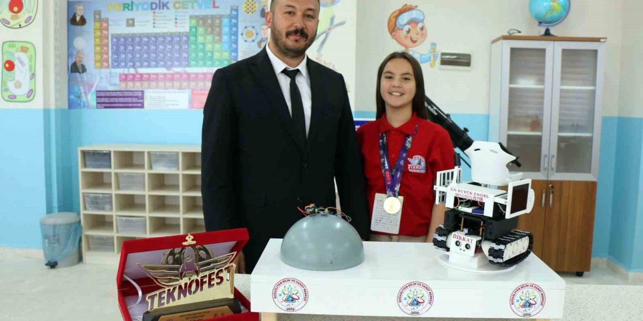 Omurilik felci hastaları için geliştirdikleri proje ile TEKNOFEST’te Türkiye birincisi oldular