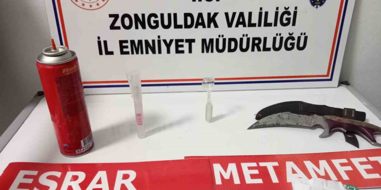 Uyuşturucuyu kağıt paranın içine sarmışlar