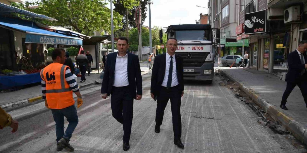 Karesi ve Altıeylül’de Büyükşehir’den tam gaz asfalt